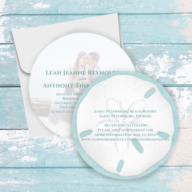 Minimalistisk Elegant Beach Tropical Sand Dollar Inbjudningar (Beach Sand Dollar circle invitation. With turquoise lettering.)