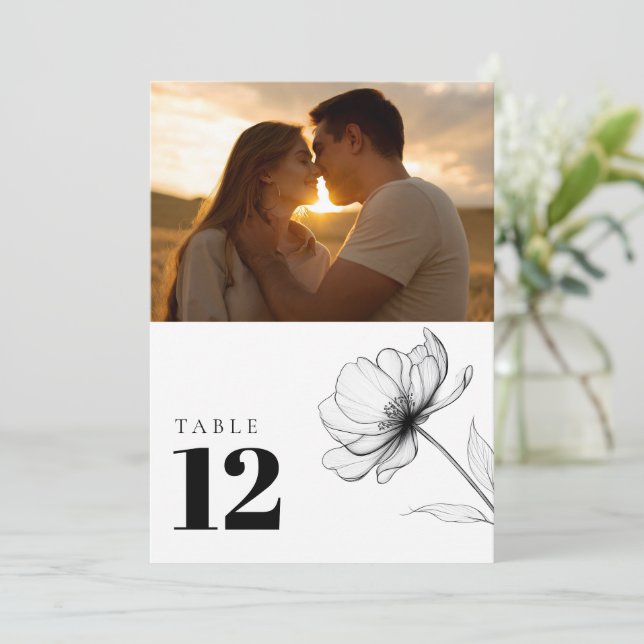 Minimalistisk Elegant Blommig Fotobord Nummer Inbjudningar (Stående Fram)