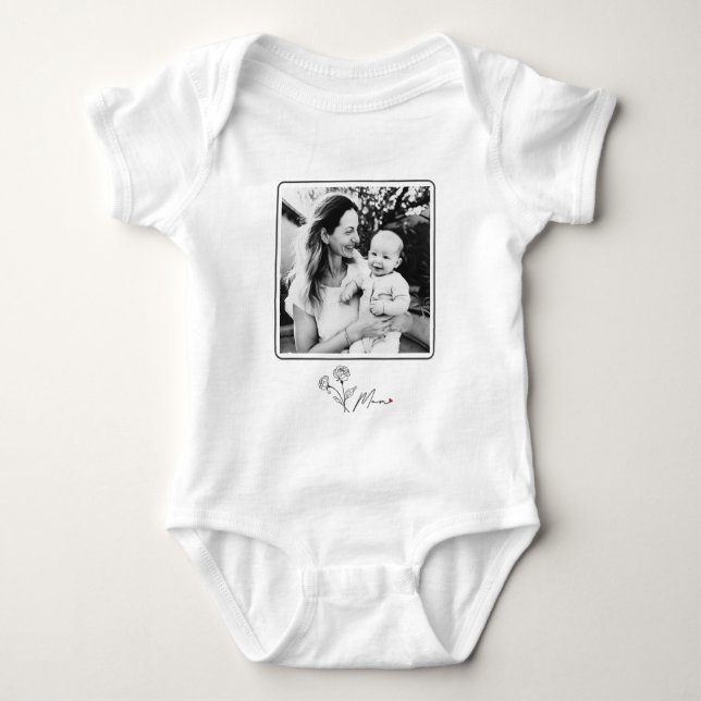 Minimalistisk Elegant Blommig Mamma T Shirt (Framsida)