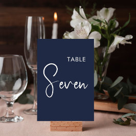Minimalistisk elegant bordnummer skylt i marinblå bordsnummer