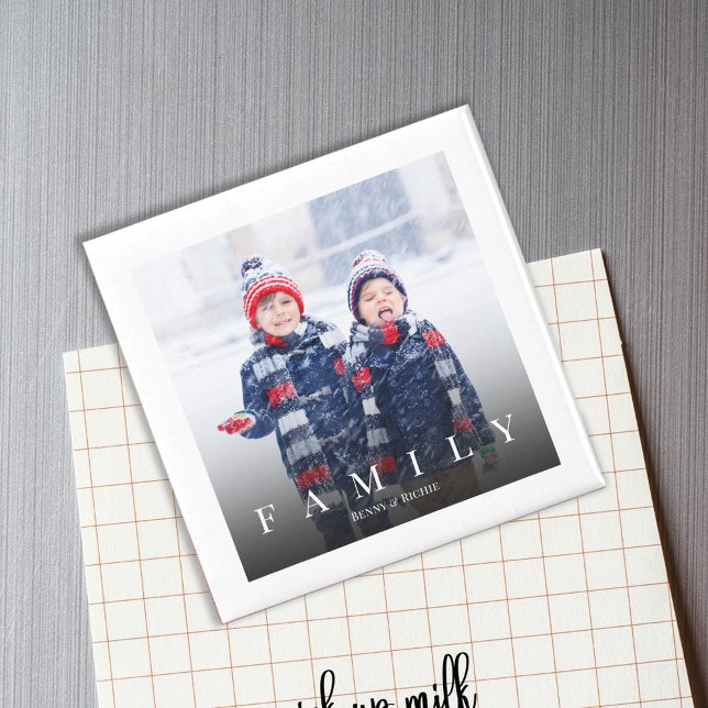 Minimalistisk Elegant för enkel familjetypografi Magnet (Simple minimalist photo magnet with "FAMILY" typography)