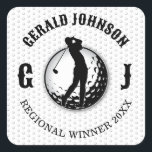 Minimalistisk Elegant Golf Design Classic Round St Fyrkantigt Klistermärke<br><div class="desc">Eleganten Golf Monogram Design från Edward Eksi med minimal Anpassningsbar. Enkel modifiering av INITIALER och TEXTS efter dina behov.</div>