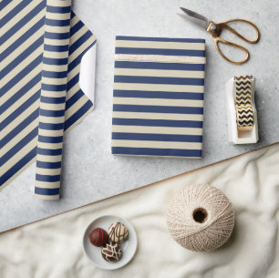 Minimalistisk Elegant Marinblå Beige Ränder Presentpapper