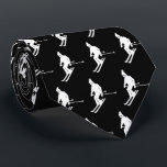 Minimalistisk Elegant Skiers Winter Black White Slips<br><div class="desc">Coolans vintertema mönster-design för skidåkare. Alperna skidar i vintage retro ski kostym. En underbar vintersportgåva till en skidåkare i din vänkrets,  medarbetare eller familj...  roligt.. Bildschemat för visuella skidbilder. Skiers skiddekanter,  Ski-lag,  skidbuss-gåva. Skiers skidhalsen är sliten för honom.</div>