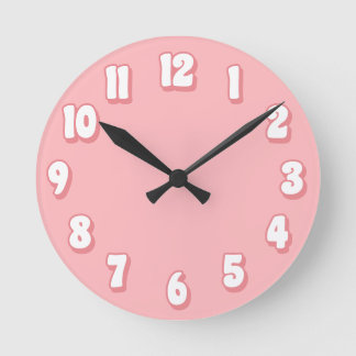 Minimalistisk enfaldig pastell rosa vit retro rund klocka