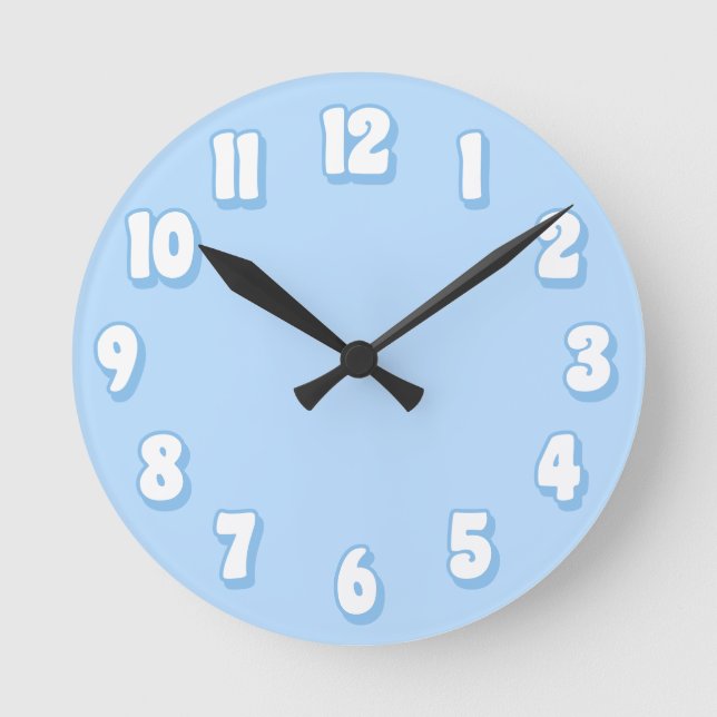 Minimalistisk enfaldig pastellblå pojk Retro  Rund Klocka (Framsida)