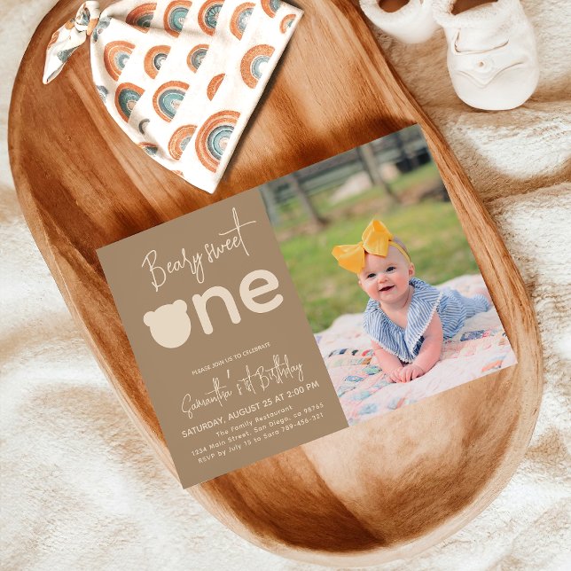 Minimalistisk enkel modern liten björn 1:a födelse inbjudningar (Skapare uppladdad)