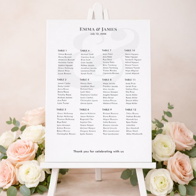 Minimalistisk et-tecken bröllop | 12 Bordplan Poster (Modern wedding stationery set featuring invitations, RSVP cards, and a floral seating chart display.)