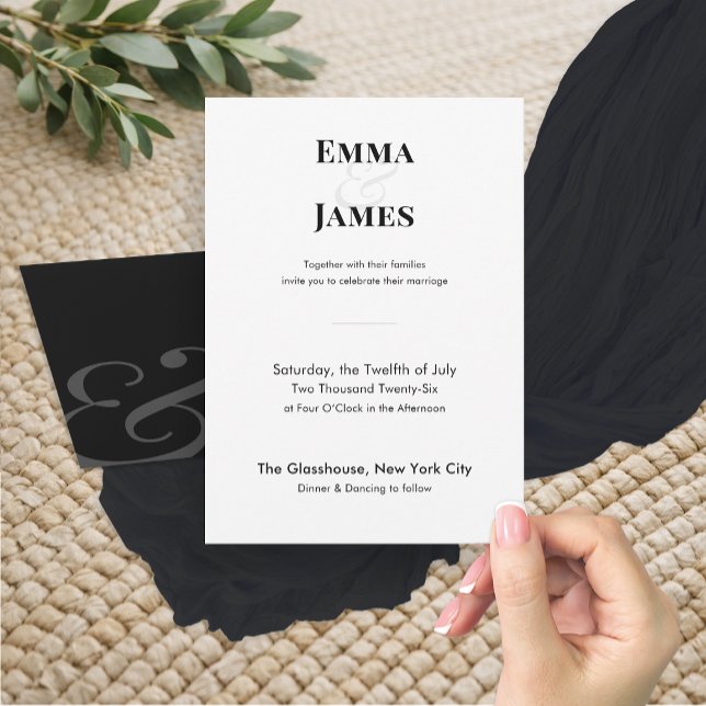 Minimalistisk et-tecken bröllopsinbjudan | QR-kod Inbjudningar (Modern black wedding invitation with QR Code & minimalist typography and refined contemporary style.)