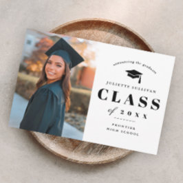 Minimalistisk examensannonsering med foto