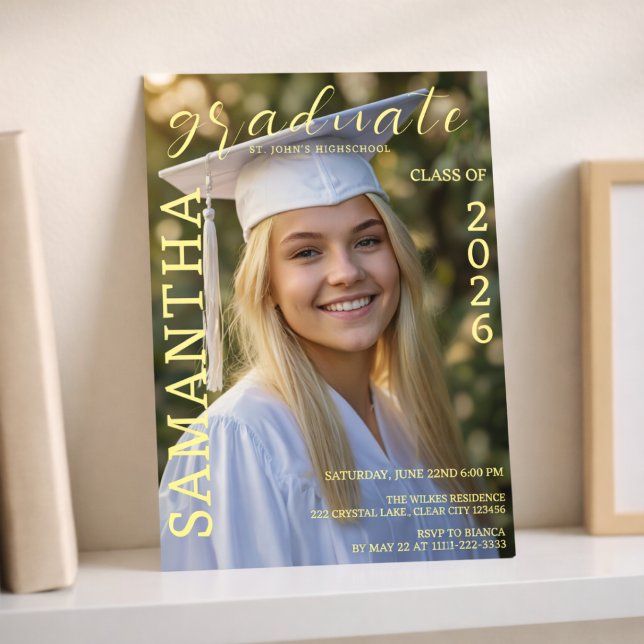 Minimalistisk examensfotografi-inbjudan inbjudningar (Minimal graduation photo invitation with a clean modern layout that feels timeless and elegant.)
