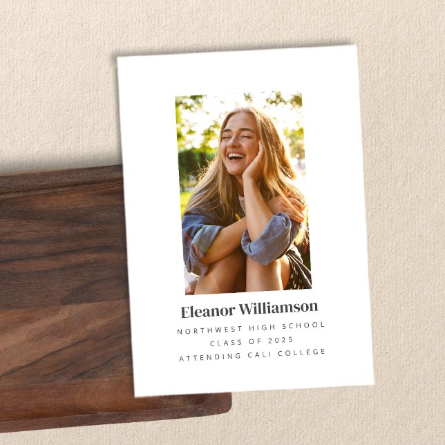 Minimalistisk fotoakademisk gradering med vit Eleg Meddelande (Skapare uppladdad)