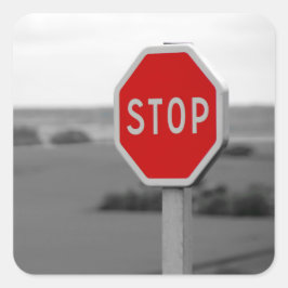 Minimalistisk fotografi av Red Stop Road-signalen Fyrkantigt Klistermärke
