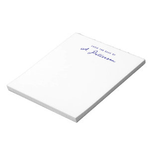 Minimalistisk från skrivbordet av marinblå skript  anteckningsblock