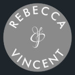 Minimalistisk Grått Bröllop Personlig Namn Runt Klistermärke<br><div class="desc">Den här neutralten i personlig tackar du för att du har bröllopsmärken är ett vackert tillägg till alla bröllop firande. Anpassadets klistermärken är designade för att ge ditt bröllop en personlig beröring eller tack för dina gåvor. De komar i olika former och storlekar. Dessa klistermärken kan också användas för att...</div>