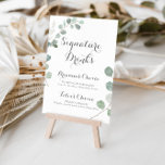 Minimalistisk Greenery Eucalyptus Namnteckning dry Poster<br><div class="desc">Denna minimalistiska namnteckning grönsaksdrycker som  eukalyptus poster är perfekt för ett bröllop som är ett näsblod. Utformningen har grönt eucalyptus löv för vattenfärgsfärgers elegant. Anpassa tecknet med namn på bruden och trippen och deras favoritdryckval.</div>