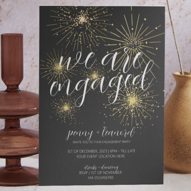 Minimalistisk Guld Fireworks-Förlovningsfest Inbjudningar (black and gold theme engagement party invite zazzle)