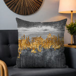 Minimalistisk Guld Grått Abstrakt Brushstrokes Mod Kudde<br><div class="desc">Minimalistisk Guld Grått Abstrakt Brushstrokes Modern Dekorativ kudde Cushion har en snyggt grått abstrakt-penseldrag med guldtexturerat mönster. Perfekt till ditt hem eller som gåva. Designad av ©Evco Studio www.zazzle.com/store/evcostudio</div>