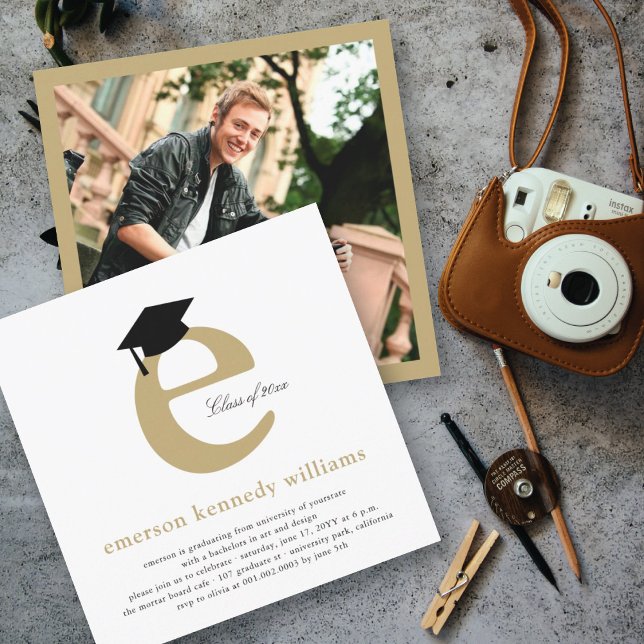 Minimalistisk guldtypografi Initial E Senior exame Inbjudningar (Skapare uppladdad)