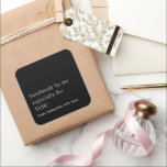 Minimalistisk handdator, speciellt för din svarta  fyrkantigt klistermärke<br><div class="desc">Minimalistisk handdator speciellt för dig Namn Black White. Särskilt för de speciella gåvor som ni gör till sig själv har denna minimalistiska typografi mycket tomt utrymme för en modern contemporary.</div>