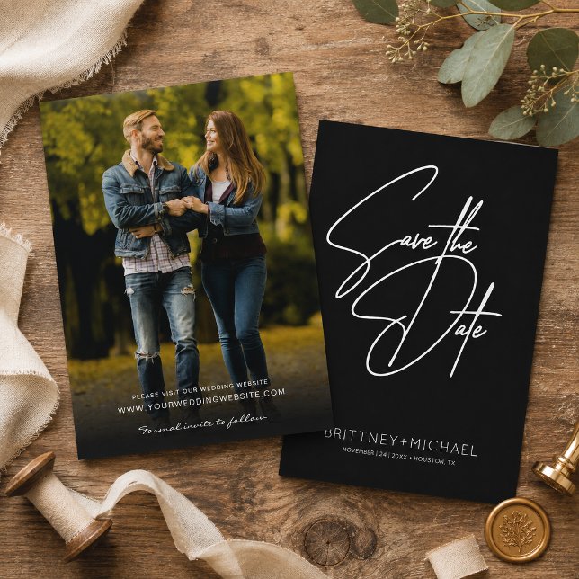 Minimalistisk Handritad Svart Spara Datumet (Announce your upcoming wedding celebration with this modern minimalist black photo Save the Date.)