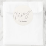 Minimalistisk Helgdag av skript Merry Cream White Runt Klistermärke<br><div class="desc">Denna minimalistiska och "merry"-chic/helgdag-dekal har en vit bakgrund med skript. Anpassa den efter dina behov. Du hittar matchande produkter i min butik.</div>