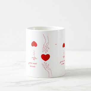 Minimalistisk hjärtslag och händer Kärleksmugg – R Kaffemugg