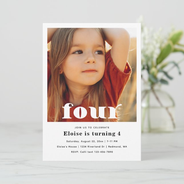 Minimalistisk inbjudan till 4e födelsedagen | 4E F (Stående Fram)