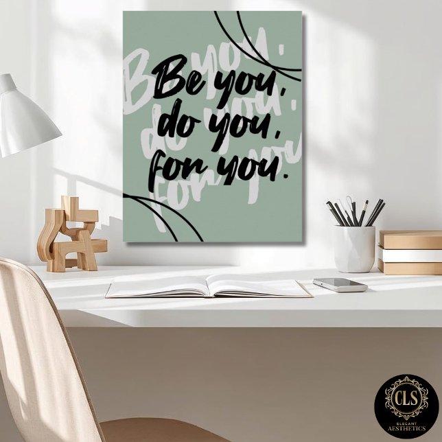 Minimalistisk Inspirerande Citat Poster Utskrift (office desk close up with inspirational poster on wall)