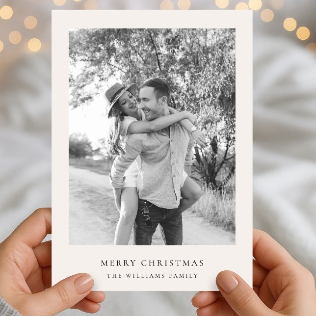 Minimalistisk Jul - enkelt svartvitt och vitt foto Julkort (Mark the most wonderful season with a clean holiday card featuring your own photo)