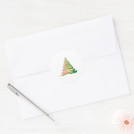 Minimalistisk julgran med penseldrag runt klistermärke
