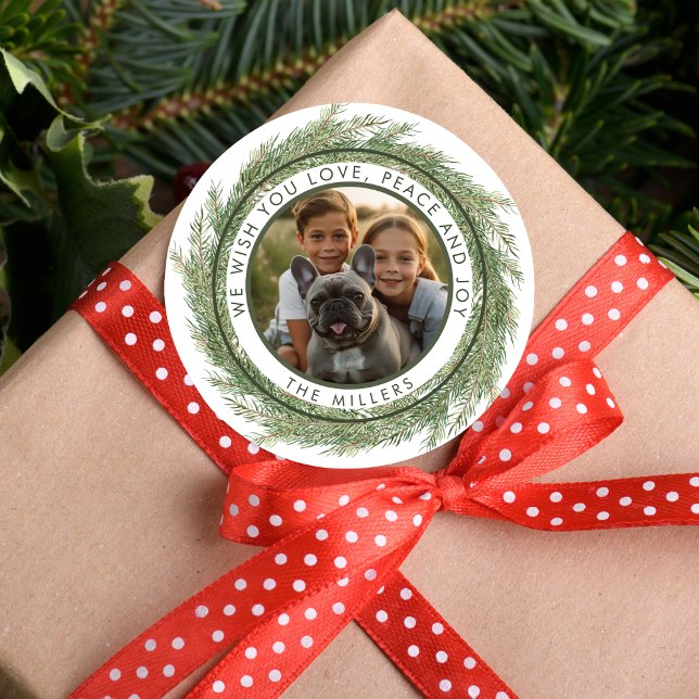 Minimalistisk julkransfoto Modern enkel Runt Klistermärke (Minimalist Christmas Wreath Photo Modern Simple Classic Round Sticker)