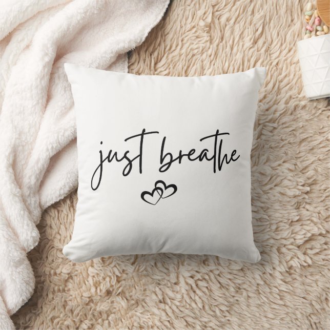 Minimalistisk "Just Breathe" - enkel inspirationel Kudde (Filt)