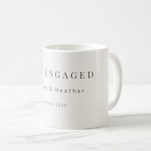 Minimalistisk 'Just Engaged' Mugg | Varm Vit (Framsida höger)
