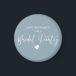 Minimalistisk kalligrafi Brudens sida Magnet<br><div class="desc">Utformningen har ett modernt,  tunt kalligrafiskt skript med frasen Ingen Party som ett Brudens sida på en smutsig molnblå färg-bakgrund. Perfekt för Bachelorette Party och brudens sida för att bruden ska vara.</div>