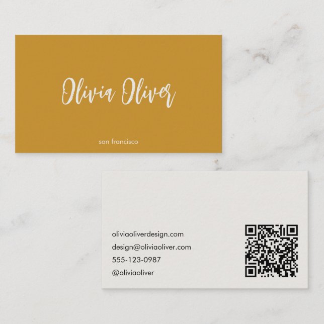 Minimalistisk kalligrafi Mustard Modern QR-kod Visitkort (Fram/baksida)