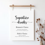 Minimalistisk kalligrafi Namnteckning Drinks-tecke Poster<br><div class="desc">Denna minimalistiska kalligrafi som namnteckning dryckesskylt är perfekt för ett rustiskt bröllop. Den enkla och elegant designen har skript av typen klassisk och finare i svartvitt. Anpassa tecknet med namn på bruden och trippen och deras favoritdryckval.</div>