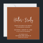 Minimalistisk Koppar Modern Bröllop Inbjudningar<br><div class="desc">Modern fyrkantig boho bröllopsinbjudan med en enkel design med era namn i en elegant skripttypografi och era evenemangsuppgifter i en minimalistisk sans serif-teckensnitt.  Alla designelement är vita på en terrakotta / kopparbakgrund.  Denna chic bröllopsinbjudan fungerar bra för ett höstbröllop.</div>