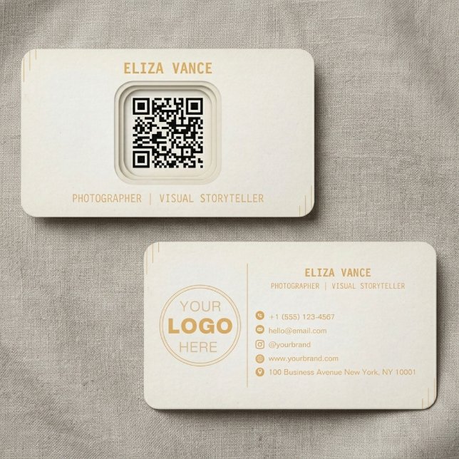 Minimalistisk Kräm Guld QR-kod Fotograf Visitkort (Editorial Style Photography Branding | Minimalist Wide-Track Typography)