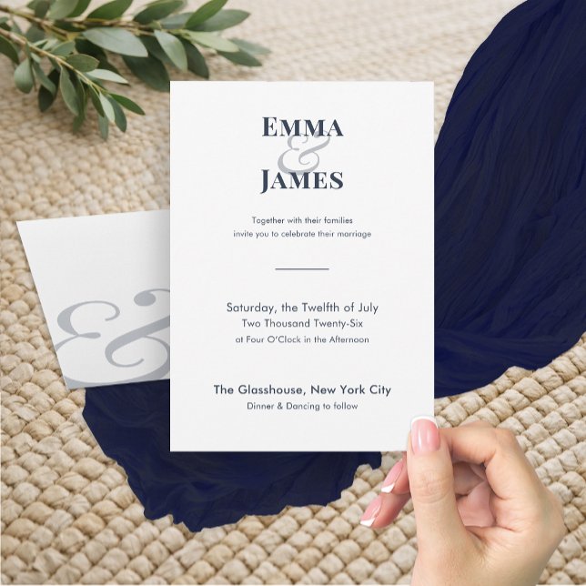 Minimalistisk marinblå bröllopsinbjudan | QR-kod Inbjudningar (Navy wedding invitation with minimalist typography and a bold, refined modern design.)