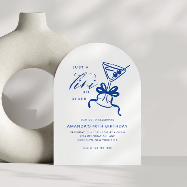 Minimalistisk Martini Chic Blå Födelsedagsbåge Inbjudningar (Skapare uppladdad)