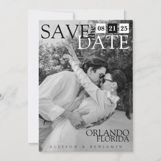 Minimalistisk, modern, elegant svart och vitt foto spara datumet (Framsida)