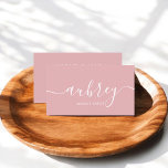 Minimalistisk modern handskriven kalligrafi visitkort<br><div class="desc">Minimalistiskt affärskort har en stor handskriven kalligrafi för ditt namn. En feminin ser ut som perfekt för många yrken.</div>
