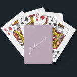 Minimalistisk modern kalligrafi Lilac Lila Namn Casinokort<br><div class="desc">Anpassningsbarna spelar upp kort med ditt namn i vackra handskrivna skript med text på snyggtens lilac lila-bakgrund. Underbar presentidé.</div>