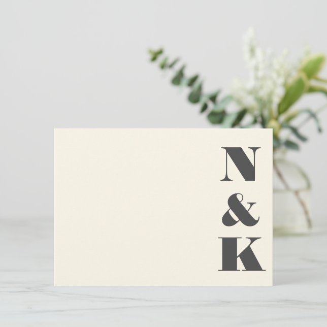 Minimalistisk Modern Monogram Ivory Cream Bröllop Anteckningskort (Stående Fram)
