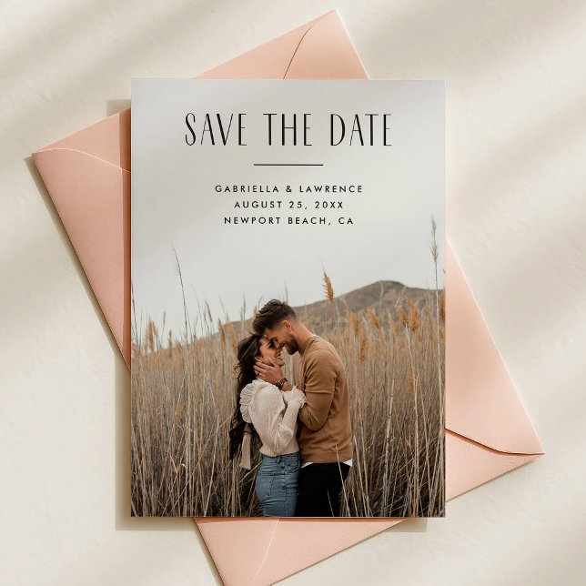 Minimalistisk Modern Typsnitt Spara Datum 1-Foto Datumet (1 photo save the date with minimalist, modern text overlay in black.)