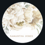 Minimalistisk Modern Vit Peonie Blommig Akvarell Runt Klistermärke<br><div class="desc">minimalistisk modern vit peonie vattenfärg blomsterdesign är de perfekta bröllopspresenterna för gästerna. Wow dina brudtärnor och vänner med de perfekta idéerna för möhippegåvor. De söta blommorna är söta,  feminina och moderna och är den perfekta matchande presenten för alla dina bröllopsgäster.</div>