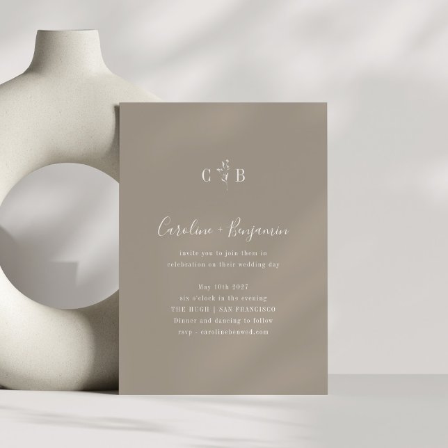 Minimalistisk Monogram Blommigt Taupe Brown Bröllo Inbjudningar (Skapare uppladdad)