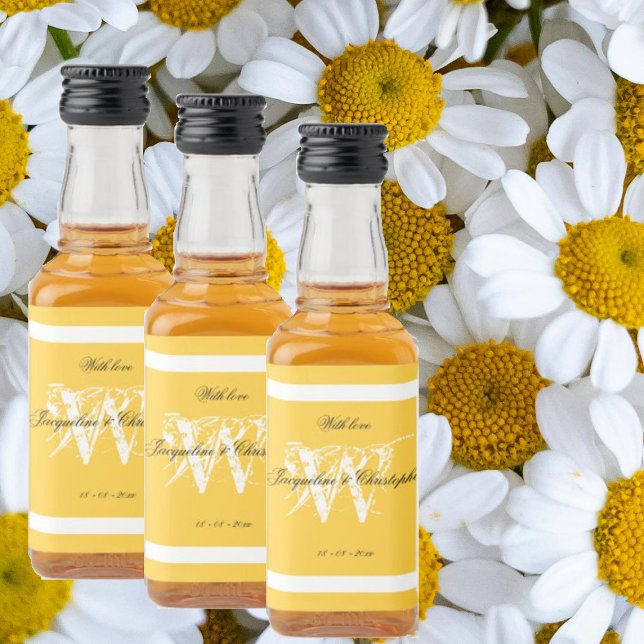 Minimalistisk Monogram-Chic Bröllop Mini Spritflaskor Etikett (Wonderful sunny yellow wedding favors: Minimalist mini liquor bottle labels. Chic script & Monogram.)