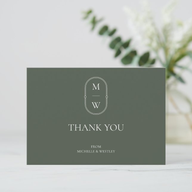 Minimalistisk Monogram Moss Grönt Bröllop Tack Kort (Stående Fram)